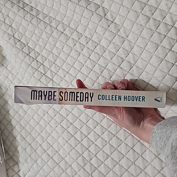 Maybe Someday- Colleen Hoover - Picture 3 of 5